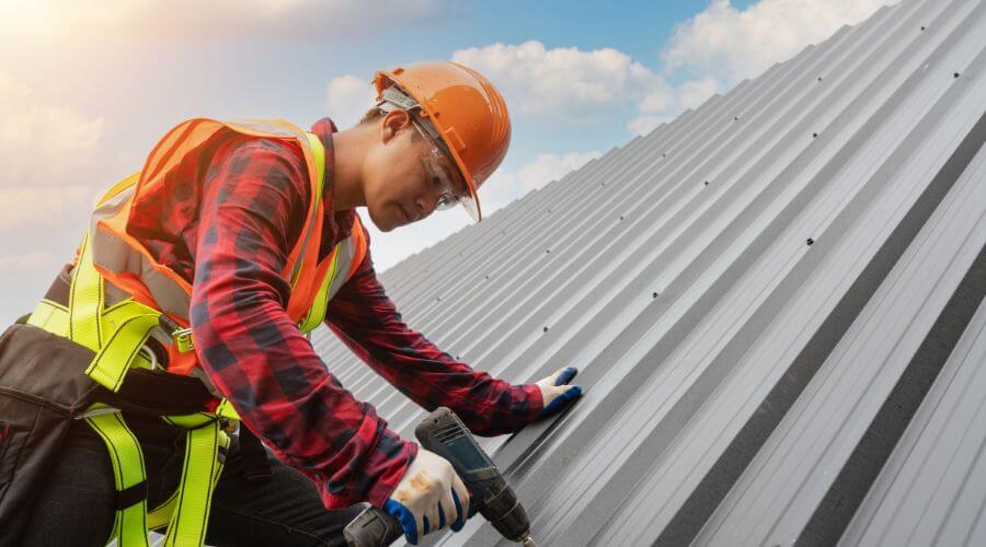 Professional gutter cleaning in Glencoe, OH
